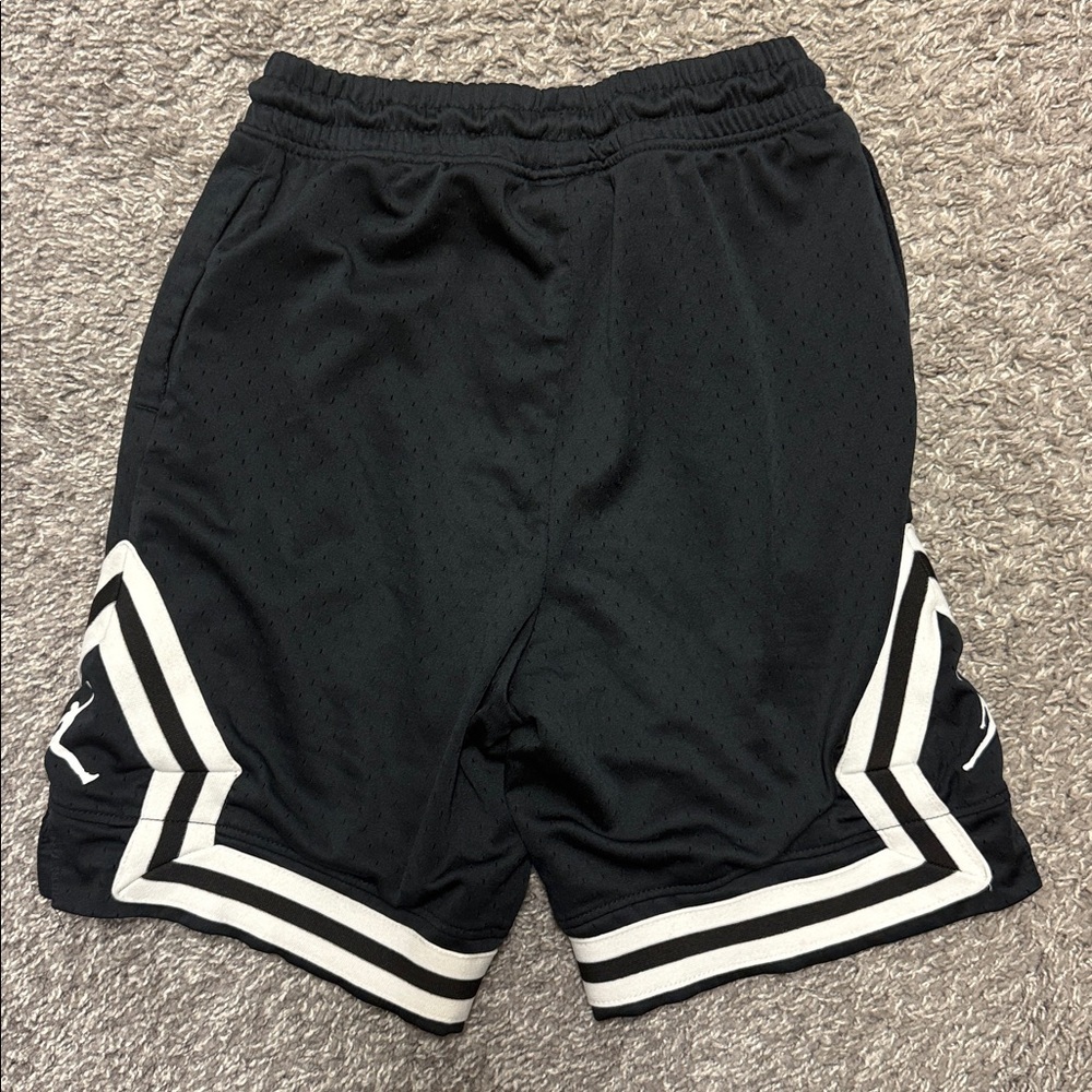 NWOT Boys Jordan Air Diamond Shorts Black Size YLG - Picture 3 of 3